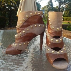 Ezzy Nine West Leather Studded bootie